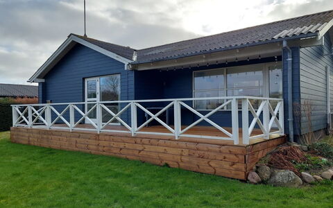 Greth - 500M from the Sea: Huis, Verblijf, Dak, Huis, Veranda, Siding, Schaduw, Hardwood, Dek