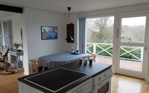 Greth - 500M from the Sea: Flooring, Verdieping, Hout, Houten Vloer, Meubilair, Keuken, Countertop, Interieur Ontwerp, Toestel Van De Keuken, Laminaatvloer