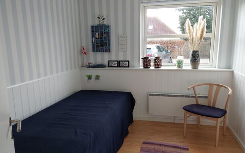 Greth - 500M from the Sea: Muur, Interieur Ontwerp, Hout, Meubilair, Flooring, Textiel, Verdieping, Slaapkamer, Kamer, Bed