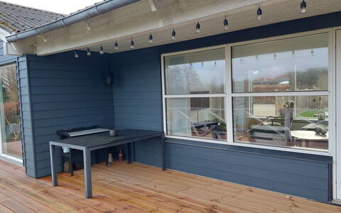 Greth - 500M from the Sea: Hout, Verdieping, Samengesteld Materiaal, Siding, Hardwood, Beits, Plank, Dek, Schaduw, Buitenmeubels