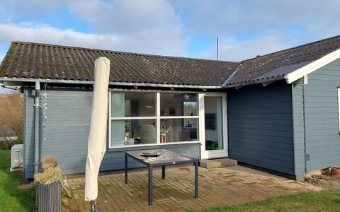 Greth - 500M from the Sea: Hout, Dak, Huis, Siding, Huis, Deur, Verblijf, Land Lot, Schaduw, Backyard