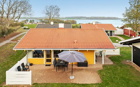 Boris - 500M from the Sea: Woongebied, Dak, Voorstad, Oprit, Landgoed, Schoorsteen