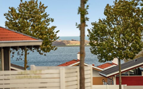 Boris - 500M from the Sea: Woongebied, Dak, Voorstad, Oprit, Landgoed, Schoorsteen