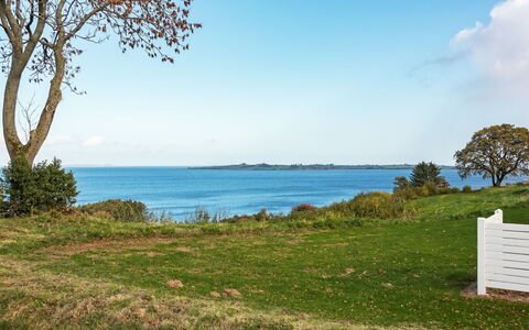 Boris - 500M from the Sea: Woongebied, Dak, Voorstad, Oprit, Landgoed, Schoorsteen