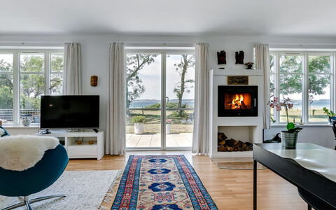 Jeppe - 50M to the Fjord: Flooring, Meubilair, Verdieping, Interieur Ontwerp, Hout, Houten Vloer, Plafond, Woonkamer, Huis, Kamer