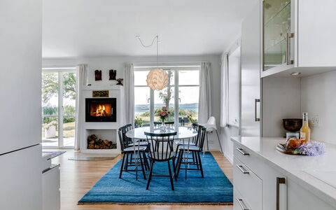 Jeppe - 50M to the Fjord: Meubilair, Interieur Ontwerp, Flooring, Verdieping, Plafond, Stoel, Keuken, Verlichting, Tafel, Keuken En Eettafel