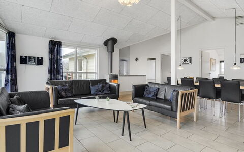 Cara - 200M from the Sea: Dak, Huis, Huis, Verblijf, Siding, Landgoed, Oprit, Garden Gebouwen, Werf, Schuur