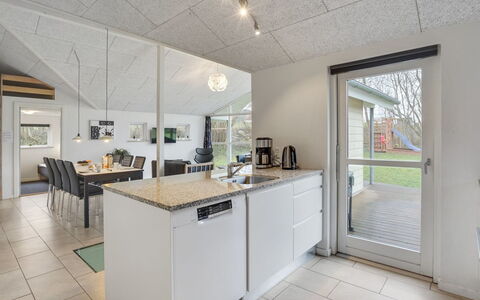 Cara - 200M from the Sea: Dak, Huis, Huis, Verblijf, Siding, Landgoed, Oprit, Garden Gebouwen, Werf, Schuur