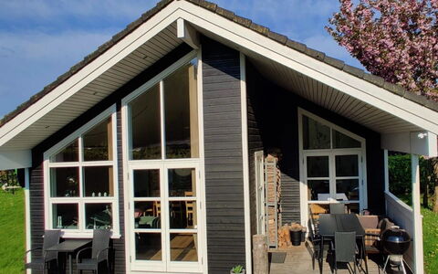 Holmwith - 200M from the Sea: Meubilair, Interieur Ontwerp, Stoel, Flooring, Tafel, Toevlucht, Verdieping, Plafond, Kamer, Eco Hotel