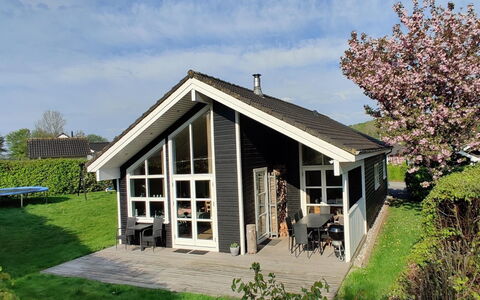 Holmwith - 200M from the Sea: Meubilair, Interieur Ontwerp, Stoel, Flooring, Tafel, Toevlucht, Verdieping, Plafond, Kamer, Eco Hotel