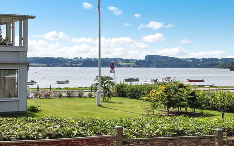 Star - 100M from the Sea: Dak, Huis, Land Lot, Huis, Verblijf, Landgoed, Garden Gebouwen, Schaduw, Blokhut, Landscaping