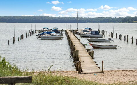 Star - 100M from the Sea: Dak, Huis, Land Lot, Huis, Verblijf, Landgoed, Garden Gebouwen, Schaduw, Blokhut, Landscaping