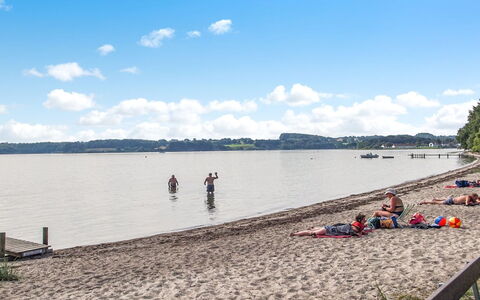 Star - 100M from the Sea: Dak, Huis, Land Lot, Huis, Verblijf, Landgoed, Garden Gebouwen, Schaduw, Blokhut, Landscaping