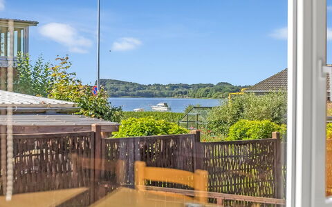 Star - 100M from the Sea: Appartement, Schaduw, Balkon, Stoel, Hek, Buitenmeubels, Aluminium, Kunstgras