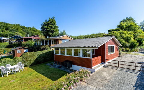 Star - 100M from the Sea: Appartement, Schaduw, Balkon, Stoel, Hek, Buitenmeubels, Aluminium, Kunstgras