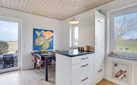 Ewelina - 15Km from the Sea: Flooring, Hout, Interieur Ontwerp, Verdieping, Keuken, Meubilair, Plafond, Countertop, Cabinetry, Huis