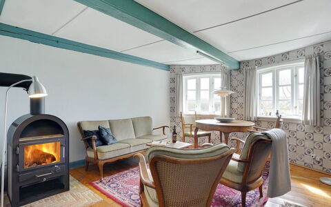Arik - 700M from the Sea: Dak, Huis, Huis, Verblijf, Deur, Siding, Dek, Veranda, Plank, Hardwood