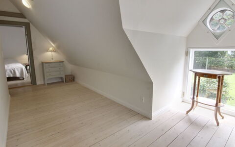 Ingulf - 18Km from the Sea: Blauw, Struik, Verblijf, Groundcover, Tuin, Landgoed, Schaduw, Landscaping, Boerderij, Eco Hotel