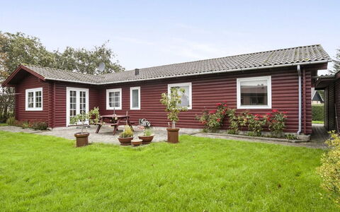 Harrieth - 16Km from the Sea: Blauw, Struik, Verblijf, Groundcover, Tuin, Landgoed, Schaduw, Landscaping, Boerderij, Eco Hotel