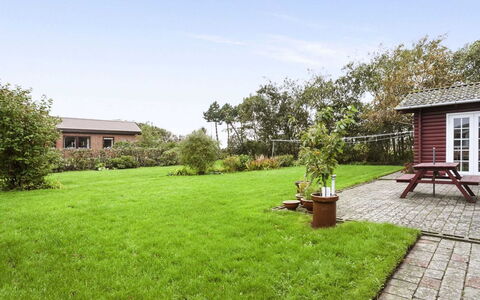 Harrieth - 16Km from the Sea: Blauw, Struik, Verblijf, Groundcover, Tuin, Landgoed, Schaduw, Landscaping, Boerderij, Eco Hotel