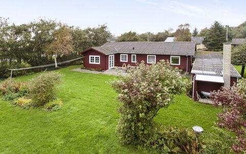 Harrieth - 16Km from the Sea: Blauw, Struik, Verblijf, Groundcover, Tuin, Landgoed, Schaduw, Landscaping, Boerderij, Eco Hotel