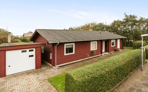 Harrieth - 16Km from the Sea: Blauw, Struik, Verblijf, Groundcover, Tuin, Landgoed, Schaduw, Landscaping, Boerderij, Eco Hotel