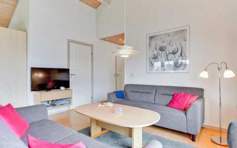 Karina - 150M to the Fjord: Interieur Ontwerp, Flooring, Verdieping, Hout, Meubilair, Bankstel, Plafond, Woonkamer, Kamer, Houten Vloer