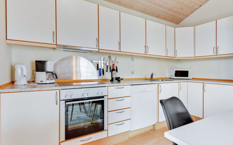 Karina - 150M to the Fjord: Flooring, Hout, Interieur Ontwerp, Verdieping, Houten Vloer, Plafond, Keuken, Countertop, Cabinetry, Huis