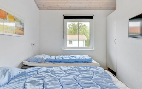 Karina - 150M to the Fjord: Huis, Slaapkamer, Bedding, Bed, Laken, Daylighting, Winter, Freezing, Bed Frame