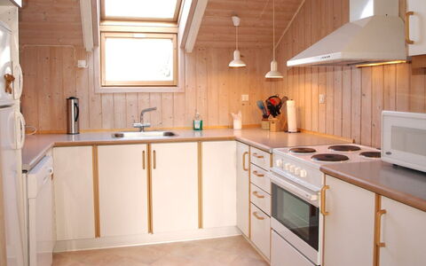 Ascan - 50M from the Sea: Keuken, Hout, Plafond, Flooring, Interieur Ontwerp, Toestel Van De Keuken, Countertop, Lichte Inrichting, Verlichting, Major Appliance