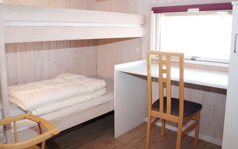 Ascan - 50M from the Sea: Muur, Slaapkamer, Hout, Bed, Verdieping, Interieur Ontwerp, Flooring, Meubilair, Laken, Bedding