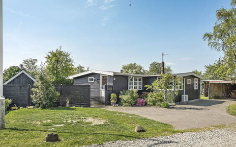 Tyyni - 75M from the Sea: Dak, Huis, Huis, Verblijf, Siding, Landgoed, Oprit, Garden Gebouwen, Werf, Schuur