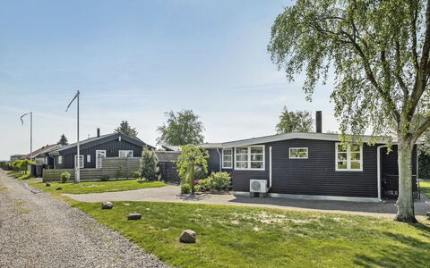 Tyyni - 75M from the Sea: Dak, Huis, Huis, Verblijf, Siding, Landgoed, Oprit, Garden Gebouwen, Werf, Schuur