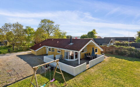 Dolores - 100M from the Sea: Dak, Huis, Huis, Verblijf, Deur, Siding, Dek, Veranda, Plank, Hardwood