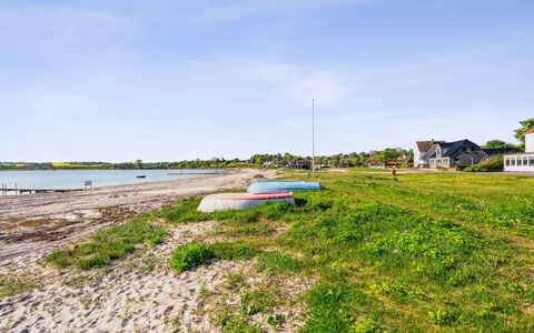 Dolores - 100M from the Sea: Dak, Huis, Huis, Verblijf, Deur, Siding, Dek, Veranda, Plank, Hardwood