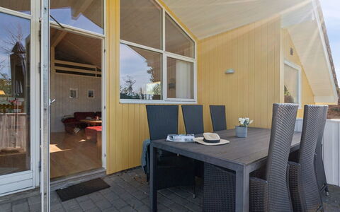 Dolores - 100M from the Sea: Dak, Huis, Huis, Verblijf, Deur, Siding, Dek, Veranda, Plank, Hardwood