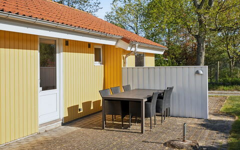 Dolores - 100M from the Sea: Dak, Huis, Huis, Verblijf, Deur, Siding, Dek, Veranda, Plank, Hardwood