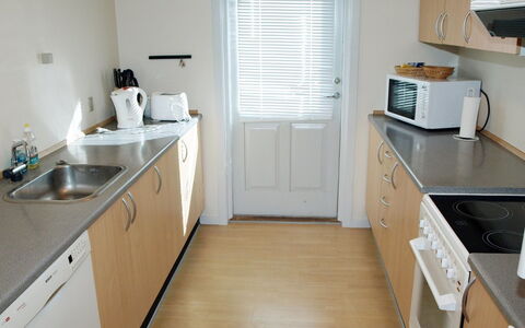 Luise - 800M from the Sea: Dak, Huis, Huis, Verblijf, Deur, Siding, Dek, Veranda, Plank, Hardwood