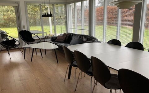 Luise - 800M from the Sea: Dak, Huis, Huis, Verblijf, Deur, Siding, Dek, Veranda, Plank, Hardwood