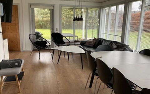 Luise - 800M from the Sea: Dak, Huis, Huis, Verblijf, Deur, Siding, Dek, Veranda, Plank, Hardwood