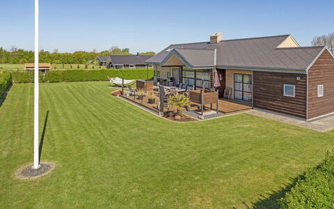 Hans - 700M from the Sea: Dak, Huis, Huis, Verblijf, Siding, Landgoed, Oprit, Garden Gebouwen, Werf, Schuur