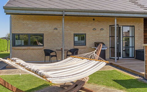Hans - 700M from the Sea: Dak, Huis, Huis, Verblijf, Siding, Landgoed, Oprit, Garden Gebouwen, Werf, Schuur