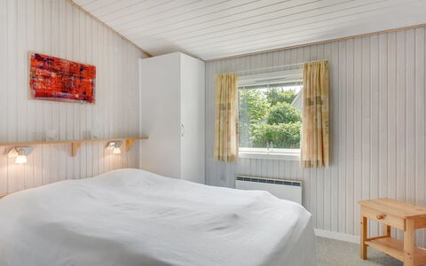 Tess - 50M from the Sea: Hout, Plafond, Slaapkamer, Interieur Ontwerp, Flooring, Verdieping, Bed, Laken, Bedding, Huis