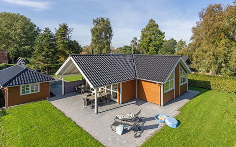 Hellena - 90M from the Sea: Architectuur, Dak, Huis, Samengesteld Materiaal, Daylighting, Siding, Oprit