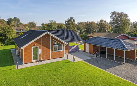 Hellena - 90M from the Sea: Architectuur, Dak, Huis, Samengesteld Materiaal, Daylighting, Siding, Oprit