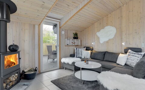 Kea - 30Km from the Sea: Hout, Meubilair, Interieur Ontwerp, Plafond, Flooring, Verlichting, Kamer, Huis, Woonkamer, Lichte Inrichting
