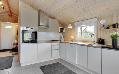 Kea - 30Km from the Sea: Hout, Flooring, Interieur Ontwerp, Keuken, Plafond, Major Appliance, Toestel Van De Keuken, Countertop, Verdieping, Verlichting