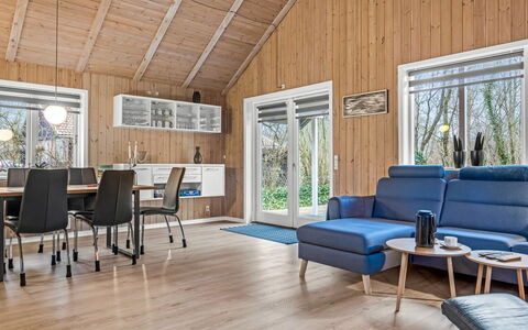 Heina - 25Km from the Sea: Interieur Ontwerp, Hout, Flooring, Houten Vloer, Meubilair, Plafond, Verdieping, Huis, Woonkamer, Kamer