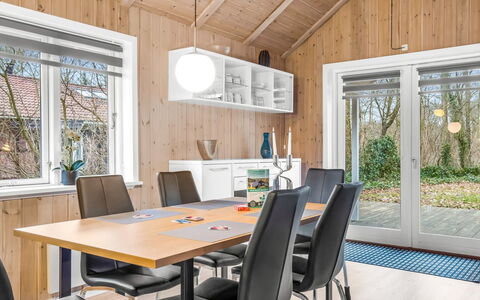 Heina - 25Km from the Sea: Hout, Interieur Ontwerp, Huis, Plafond, Keuken En Eettafel, Kamer, Eetkamer, Lichte Inrichting, Hardwood, Houten Vloer