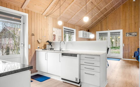 Heina - 25Km from the Sea: Hout, Keuken, Major Appliance, Toestel Van De Keuken, Huis, Countertop, Plafond, Huishoudapparatuur, Houten Vloer, Hardwood